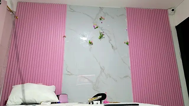 Snapshot of dafne17_ chatting on 06-13-26, 10:35 dafne17 online show from 06-13-26, 10:35