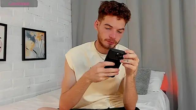 Snapshot of MATEO_HUNTER chatting on 12-21-25, 07:15 MATEO HUNTER online show from 12-21-25, 07:15