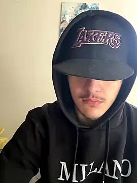 Snapshot of CarmeloA chatting on 01-08-26, 06:32 CarmeloA online show from 01-08-26, 06:32