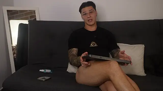 Snapshot of Dominick_walker chatting on 02-19-26, 03:24 Dominick walker online show from 02-19-26, 03:24