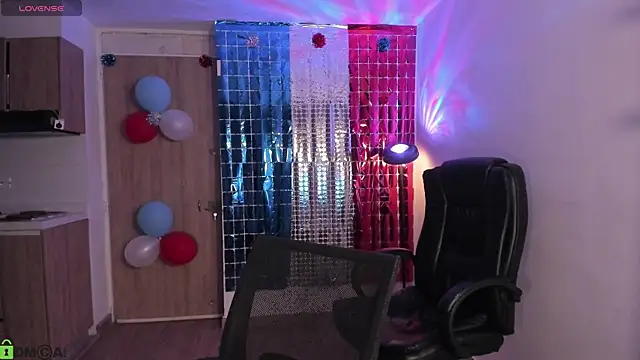 Snapshot of Mikeyvioleta_ chatting on 07-17-26, 08:21 Mikeyvioleta online show from 07-17-26, 08:21