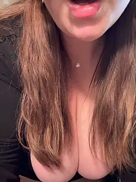 Snapshot of Curvy__Goddess chatting on 05-16-26, 10:36 Curvy Goddess online show from 05-16-26, 10:36