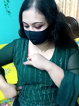 Snapshot of Porimoni22 chatting on 04-21-26, 03:35 Porimoni22 online show from 04-21-26, 03:35