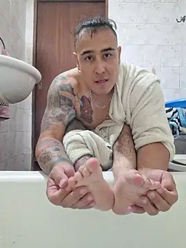 Snapshot of Rueditasss chatting on 03-05-26, 02:57 Rueditasss online show from 03-05-26, 02:57