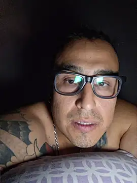 Snapshot of Rueditasss chatting on 03-11-26, 06:14 Rueditasss online show from 03-11-26, 06:14