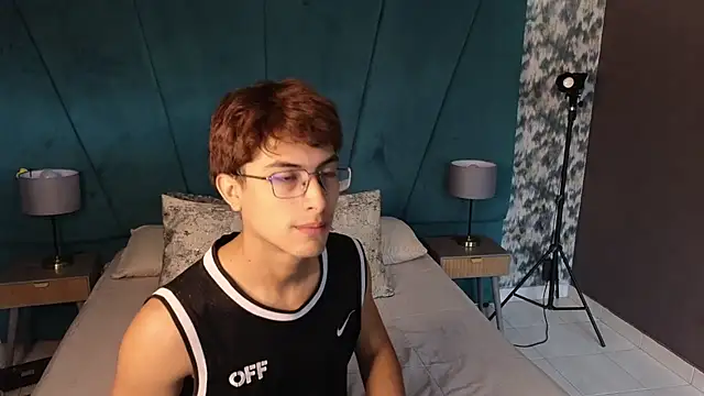Snapshot of Aaron_Eze chatting on 07-17-26, 12:56 Aaron Eze online show from 07-17-26, 12:56