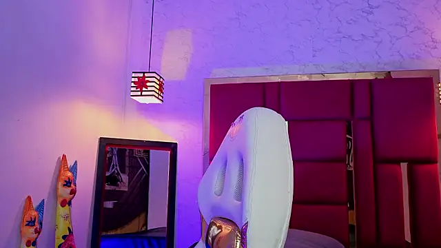 Snapshot of moon_winy chatting on 03-08-26, 07:06 moon winy online show from 03-08-26, 07:06