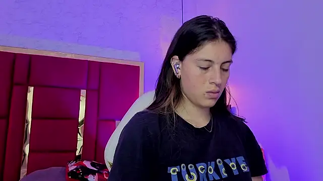 Snapshot of moon_winy chatting on 03-15-26, 11:27 moon winy online show from 03-15-26, 11:27