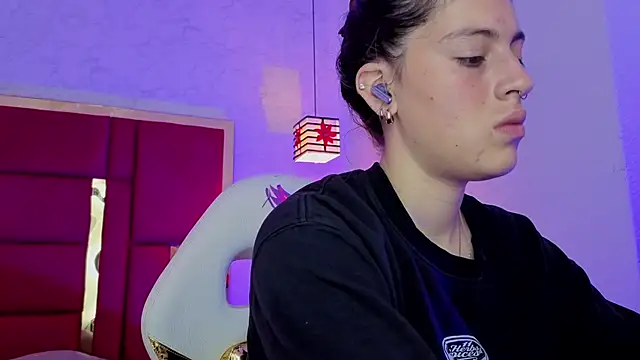 Snapshot of moon_winy chatting on 03-20-26, 11:37 moon winy online show from 03-20-26, 11:37