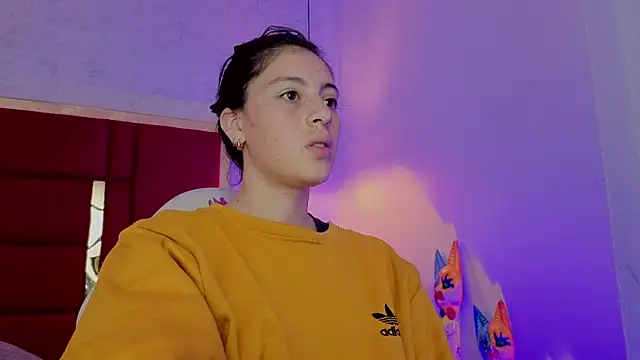 Snapshot of moon_winy chatting on 04-06-26, 11:22 moon winy online show from 04-06-26, 11:22