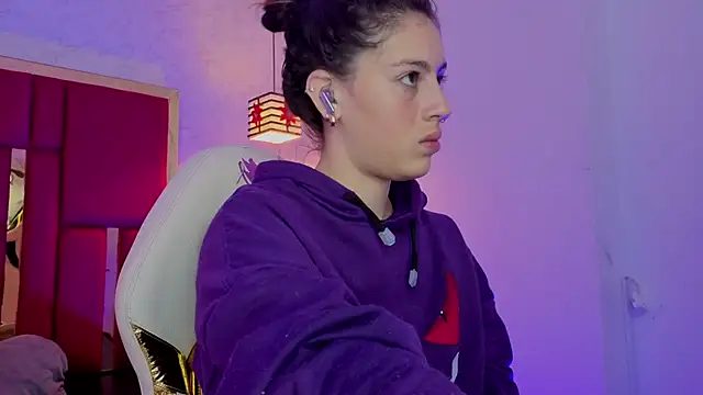 Snapshot of moon_winy chatting on 04-15-26, 11:39 moon winy online show from 04-15-26, 11:39