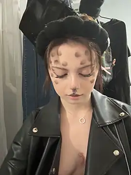 AnmiXHot online show from 10-21-25, 04:51