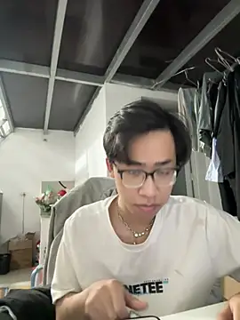 Snapshot of liamhn2k4 chatting on 03-30-26, 05:58 liamhn2k4 online show from 03-30-26, 05:58