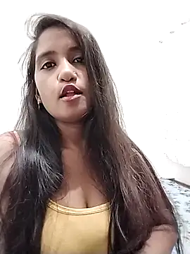 Snapshot of Beauty_maya chatting on 10-18-25, 03:35 Beauty maya online show from 10-18-25, 03:35