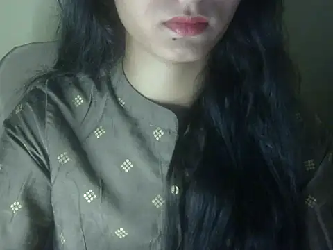 Snapshot of Shezi_N chatting on 06-20-26, 02:31 Shezi N online show from 06-20-26, 02:31