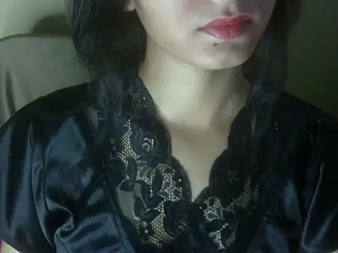 Snapshot of Shezi_N chatting on 06-21-26, 02:41 Shezi N online show from 06-21-26, 02:41