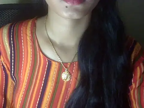 Snapshot of Shezi_N chatting on 07-15-26, 03:28 Shezi N online show from 07-15-26, 03:28