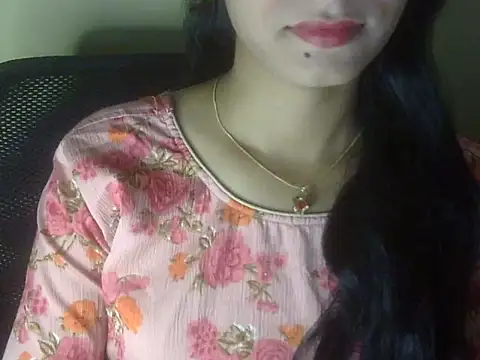 Snapshot of Shezi_N chatting on 07-19-26, 01:59 Shezi N online show from 07-19-26, 01:59