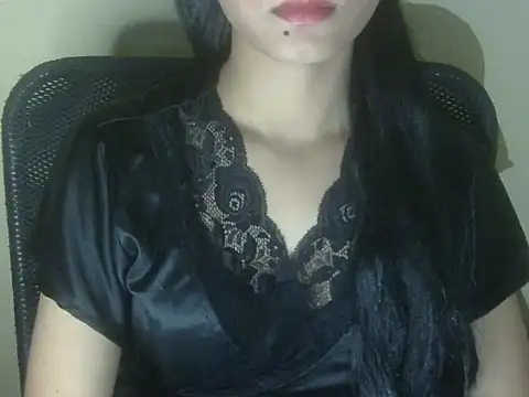 Snapshot of Shezi_N chatting on 07-22-26, 02:42 Shezi N online show from 07-22-26, 02:42