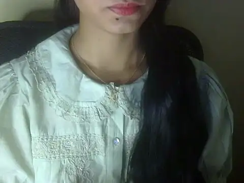 Snapshot of Shezi_N chatting on 07-23-26, 03:32 Shezi N online show from 07-23-26, 03:32