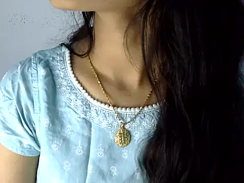 Snapshot of Shezi_N chatting on 07-31-26, 03:44 Shezi N online show from 07-31-26, 03:44