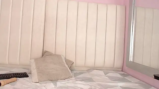 Snapshot of miel_alisha chatting on 01-09-26, 12:30 miel alisha online show from 01-09-26, 12:30