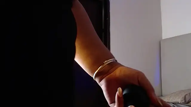 Snapshot of miel_alisha chatting on 04-12-26, 01:38 miel alisha online show from 04-12-26, 01:38