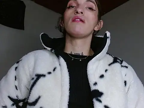 Snapshot of Scarlett_crastrawberry chatting on 04-09-26, 01:16 Scarlett crastrawberry online show from 04-09-26, 01:16