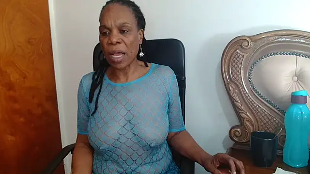 Snapshot of Hotcougar chatting on 05-04-26, 07:59 Hotcougar online show from 05-04-26, 07:59