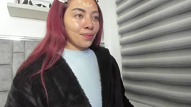 Snapshot of melanie_roux__ chatting on 06-19-26, 03:44 melanie roux online show from 06-19-26, 03:44