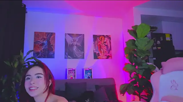 SophiaBerryy online show from 04-11-26, 04:06