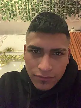 Snapshot of Emiliano_Reyes chatting on 06-06-26, 12:27 Emiliano Reyes online show from 06-06-26, 12:27