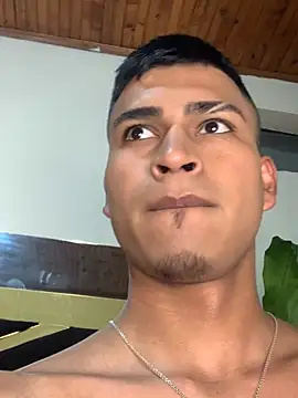 Snapshot of Emiliano_Reyes chatting on 07-07-26, 06:47 Emiliano Reyes online show from 07-07-26, 06:47