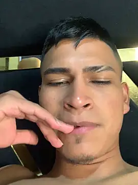 Snapshot of Emiliano_Reyes chatting on 07-08-26, 04:50 Emiliano Reyes online show from 07-08-26, 04:50