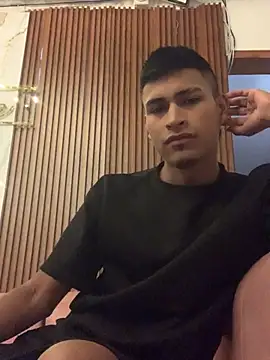 Snapshot of Emiliano_Reyes chatting on 07-10-26, 05:23 Emiliano Reyes online show from 07-10-26, 05:23