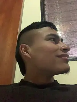Snapshot of Emiliano_Reyes chatting on 07-21-26, 04:15 Emiliano Reyes online show from 07-21-26, 04:15