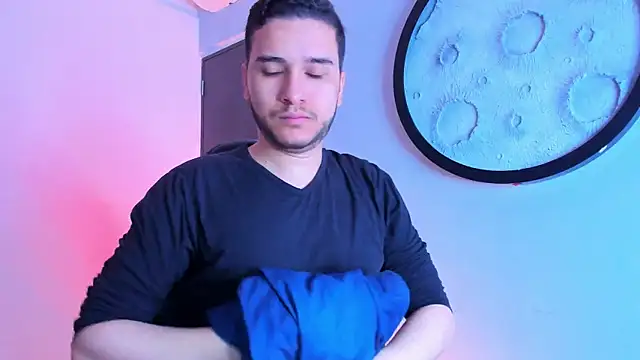 Snapshot of mike_257 chatting on 12-22-25, 12:02 mike 257 online show from 12-22-25, 12:02