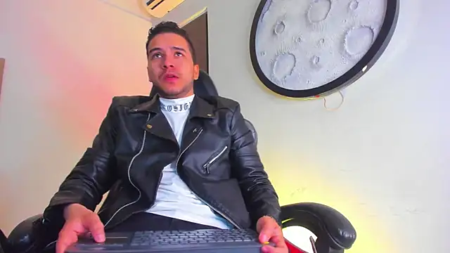 Snapshot of mike_257 chatting on 02-07-26, 11:25 mike 257 online show from 02-07-26, 11:25