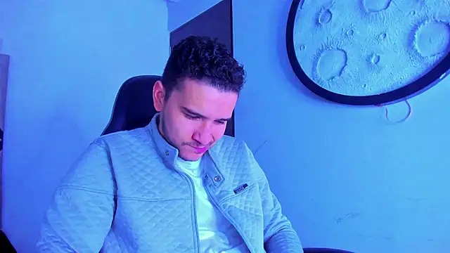 Snapshot of mike_257 chatting on 02-08-26, 11:35 mike 257 online show from 02-08-26, 11:35