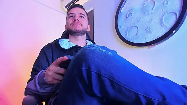 Snapshot of mike_257 chatting on 03-03-26, 11:27 mike 257 online show from 03-03-26, 11:27