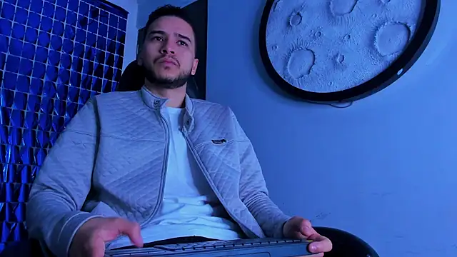 Snapshot of mike_257 chatting on 03-04-26, 11:38 mike 257 online show from 03-04-26, 11:38