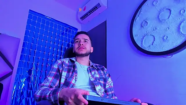 Snapshot of mike_257 chatting on 03-07-26, 11:29 mike 257 online show from 03-07-26, 11:29