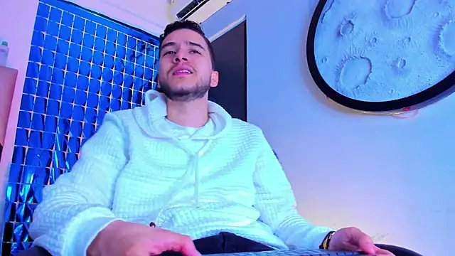 Snapshot of mike_257 chatting on 03-12-26, 11:27 mike 257 online show from 03-12-26, 11:27