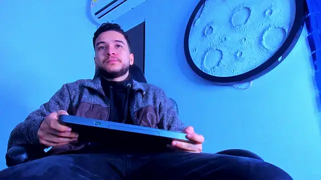 Snapshot of mike_257 chatting on 04-01-26, 11:55 mike 257 online show from 04-01-26, 11:55