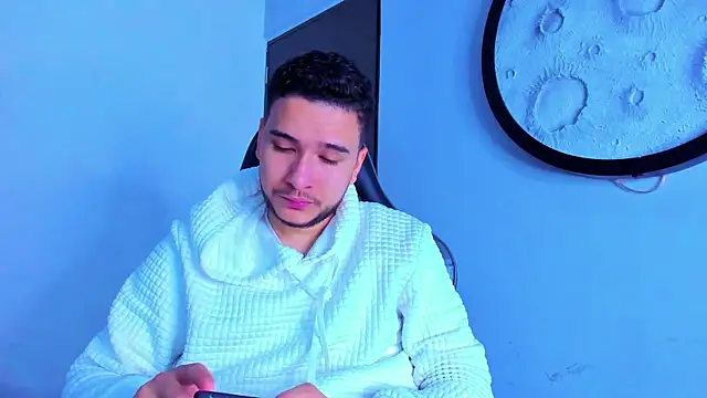 Snapshot of mike_257 chatting on 04-06-26, 11:55 mike 257 online show from 04-06-26, 11:55