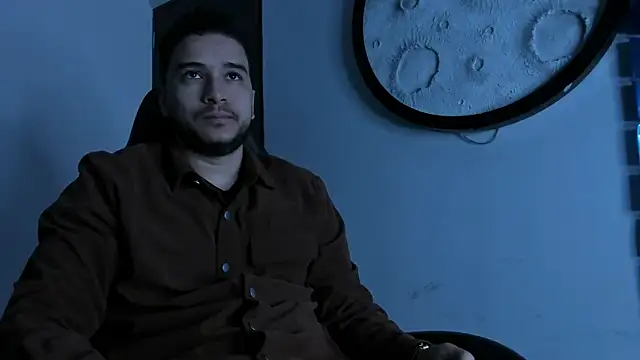 Snapshot of mike_257 chatting on 04-08-26, 12:27 mike 257 online show from 04-08-26, 12:27