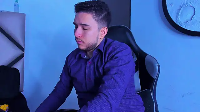 Snapshot of mike_257 chatting on 04-10-26, 12:10 mike 257 online show from 04-10-26, 12:10