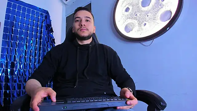 Snapshot of mike_257 chatting on 04-14-26, 11:49 mike 257 online show from 04-14-26, 11:49