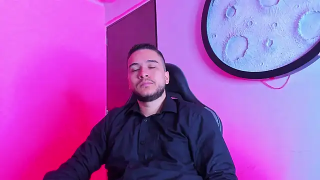 Snapshot of mike_257 chatting on 04-15-26, 12:01 mike 257 online show from 04-15-26, 12:01