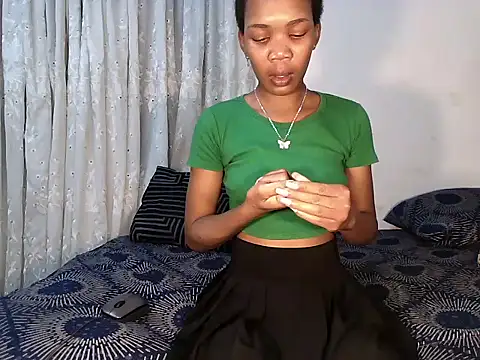 MinnieBee101 online show from 02-06-26, 09:40